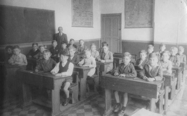1947-1948 klasfoto 4e + 5e leerjaar, Louis Ligtvoet, Gemeentelijk Jongensschool, Halle Dorp - namen AAN TE VULLEN.jpg
