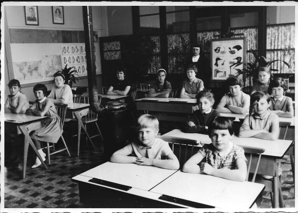 1964-1965 klasfoto 5e+6e leerjaar, Zuster Begga,Vrije Gesubsidieerde Meisjesschool, Lindedreef 18