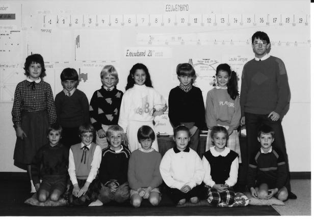 1985-1986 klasfoto 4e leerjaar Jan De Bie, Sint Martinusschool, Vrije Gesubsidieerde School, Lindedreef 18