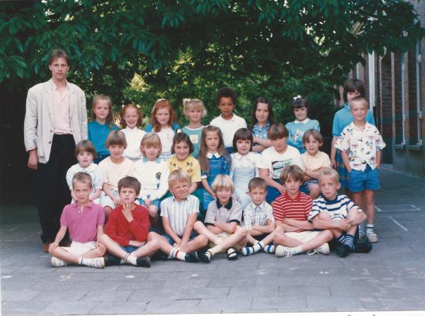 1987-1988 klasfoto 2e leerjaar Kris De Schutter,Sint Martinusschool, Vrije Gesubsidieerde School, Lindedreef 1.jpg