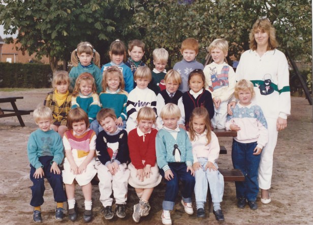 1987-1988 klasfoto 3e kleuterklas Conny Franken Pierenbos Gemeenteschool, Halle-Velden 2.jpg