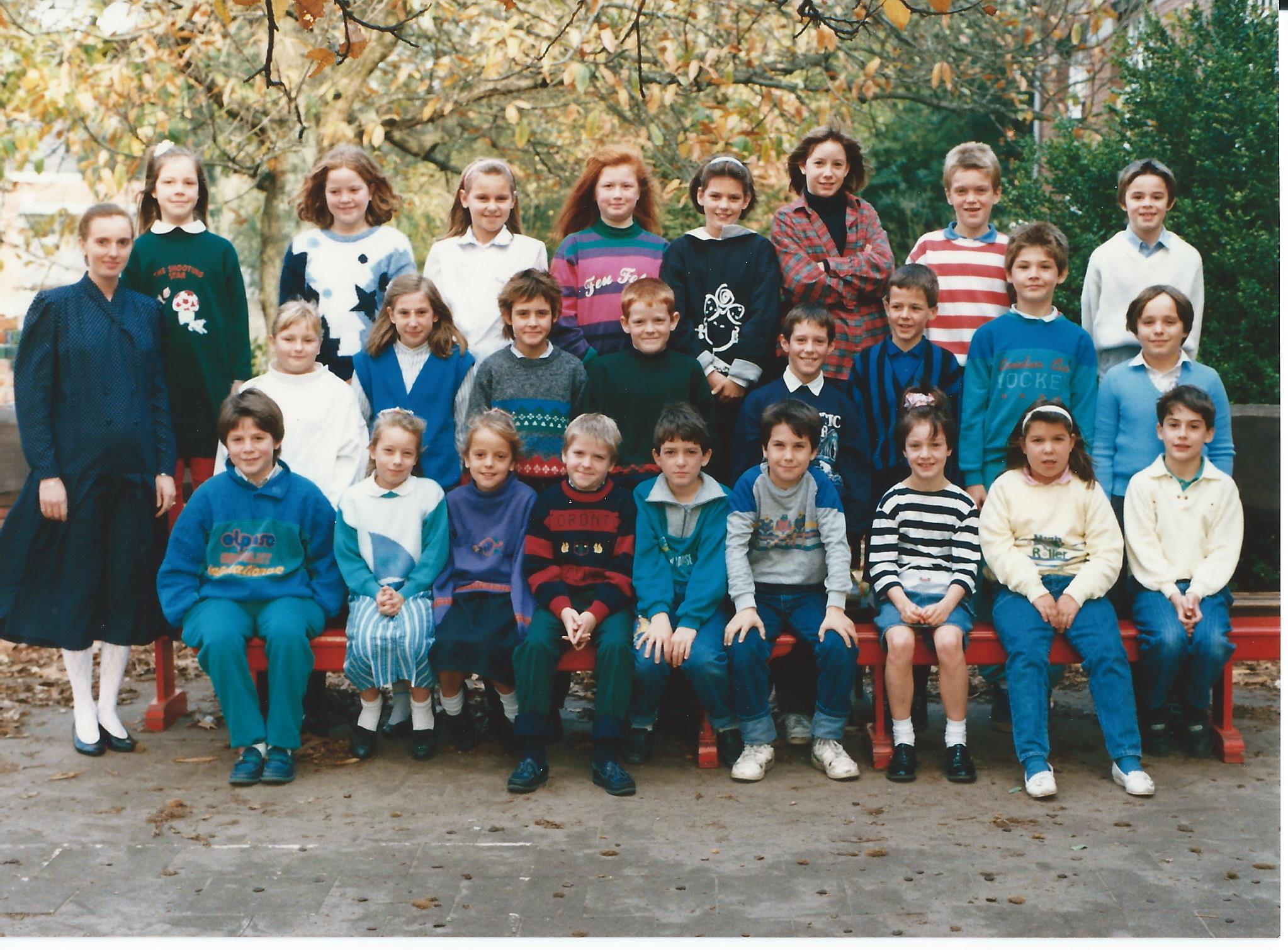 1988-1989 klasfoto 4e leerjaar Erna renders, Sint Martinusschool, Vrije Gesubsidieerde School, Lindedreef 18
