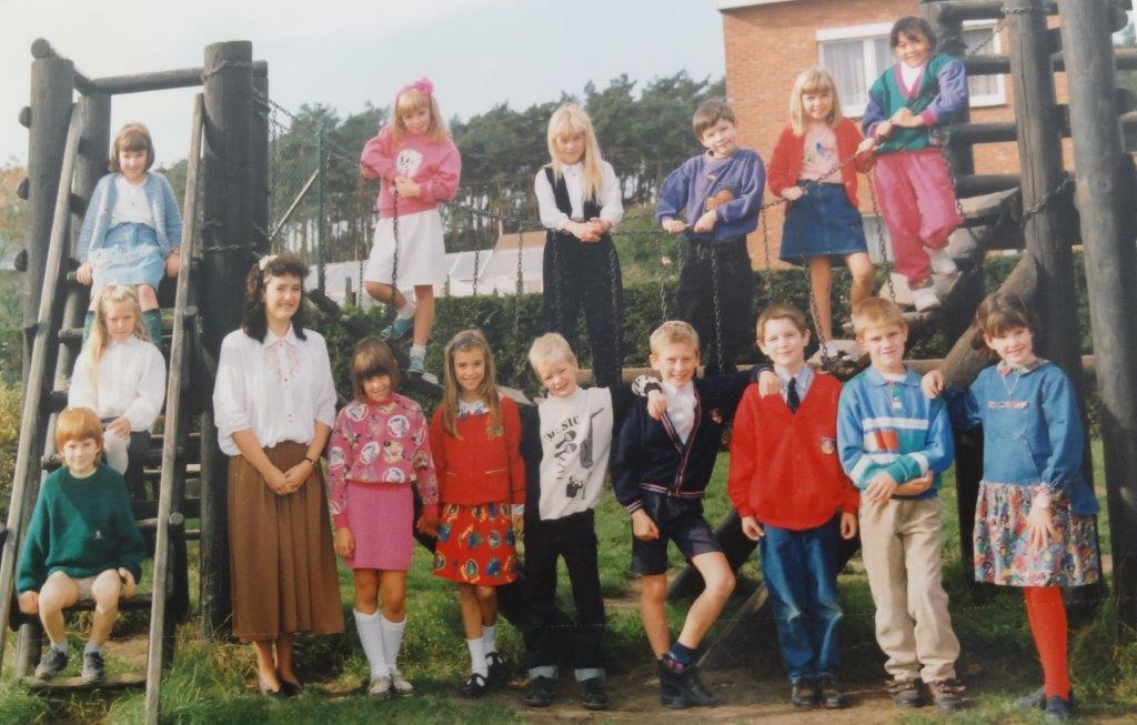 1990-1991 klasfoto 3e leerjaar Tinne De Houwer,Pierenbos Gemeenteschool Halle-Velden 2.jpg