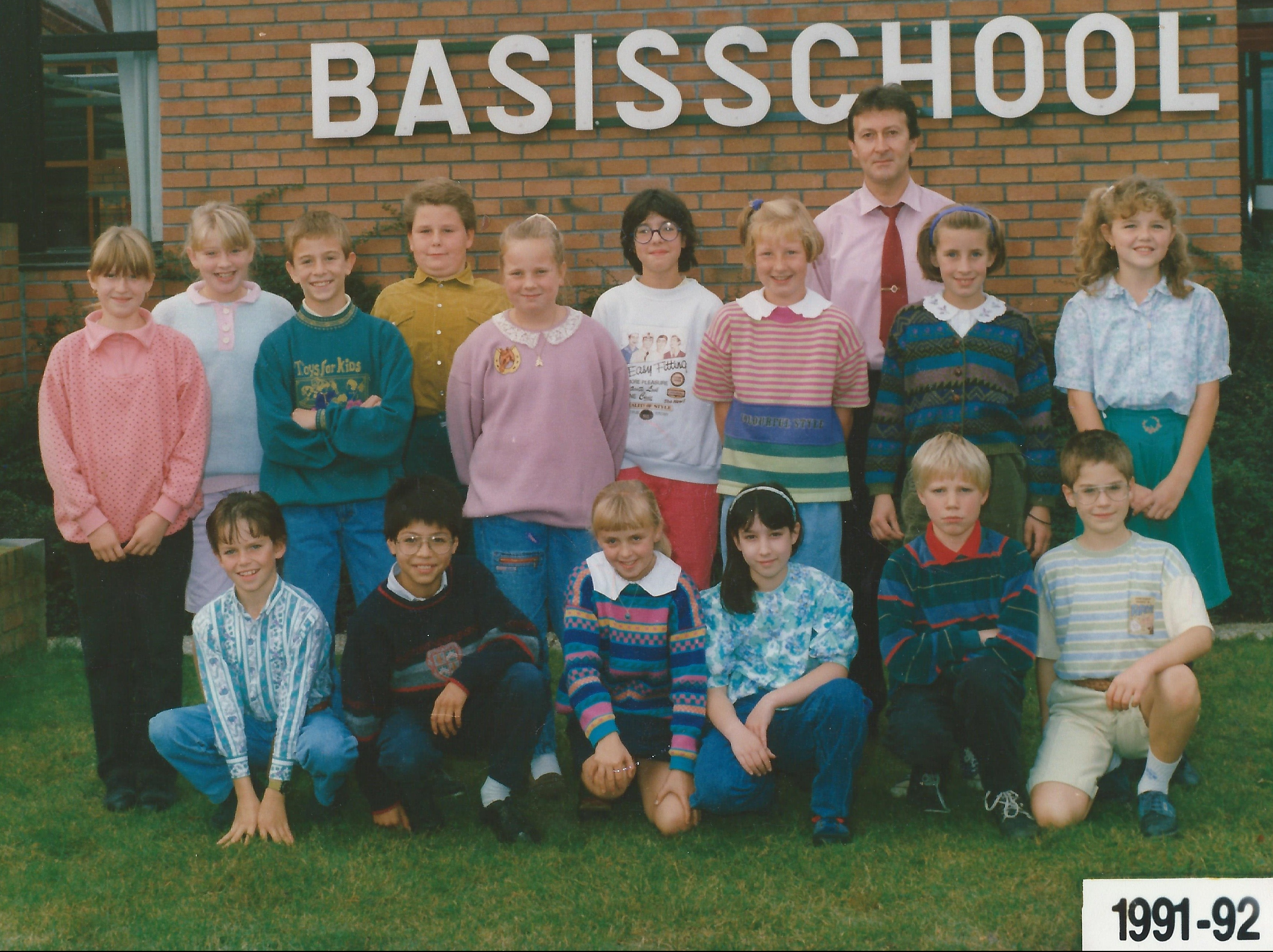 1991-1992-klasfoto-5e-leerjaar-roger-de-rademaeker-pierenbos-gemeenteschool-halle-velden-2.jpg