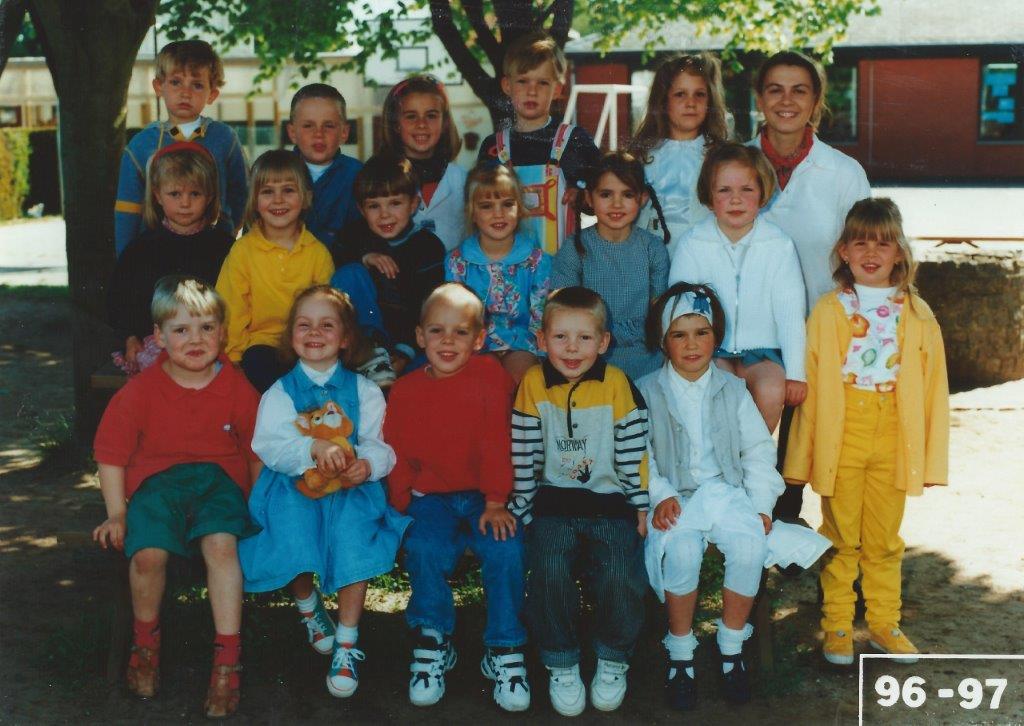 1996-1997 klasfoto 2e kleuterklas .................. Pierenbos Gemeenteschool Halle-Velden 2