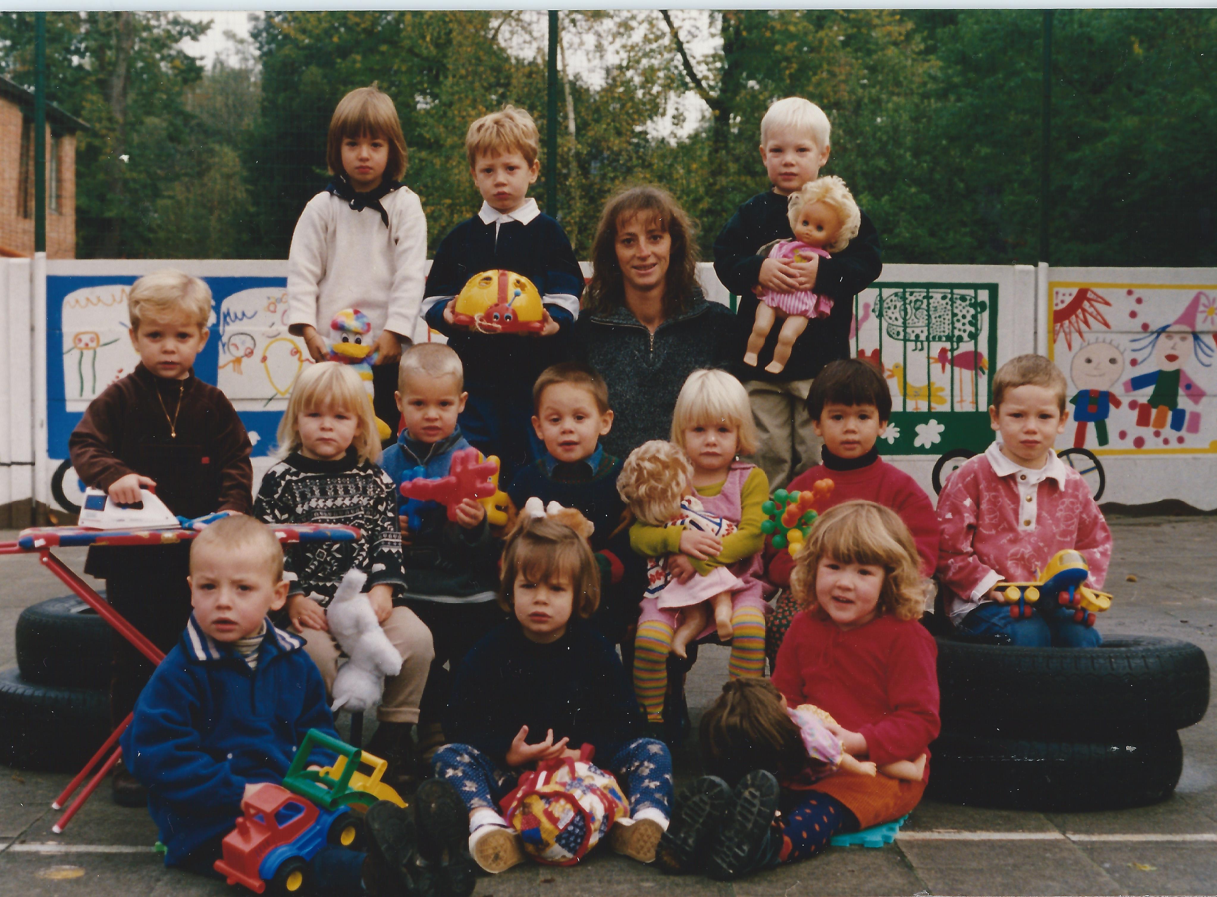 1998-1999 klasfoto 1e kleuterklas Carine Peeters,Pierenbos Gemeenteschool Halle Lindedreef 18.jpg