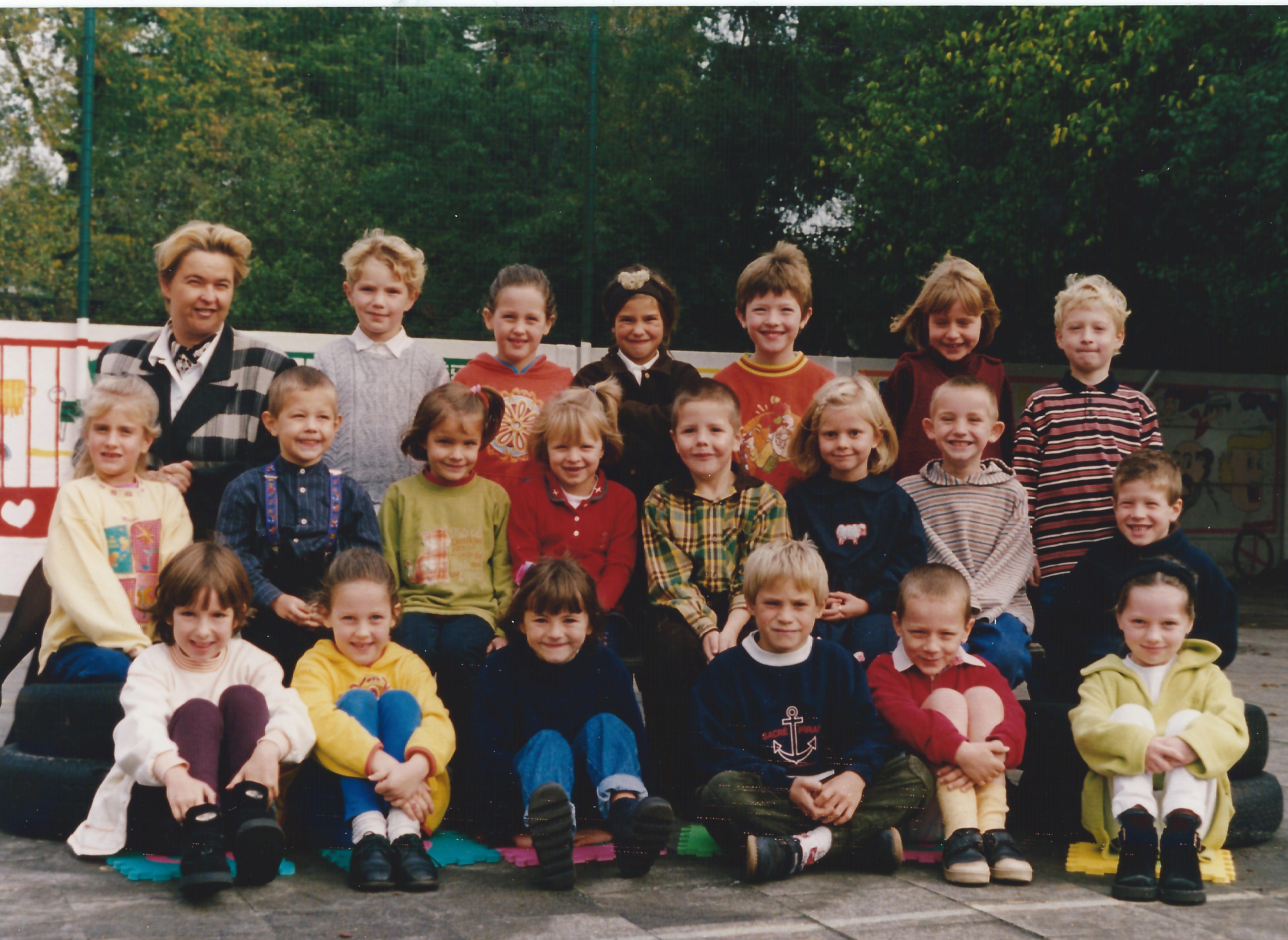 1998-1999 klasfoto 1e leerjaar Maryse Peeters,Sint Martinusschool, Vrije Gesubsidieerde School, Lindedreef 18.jpg