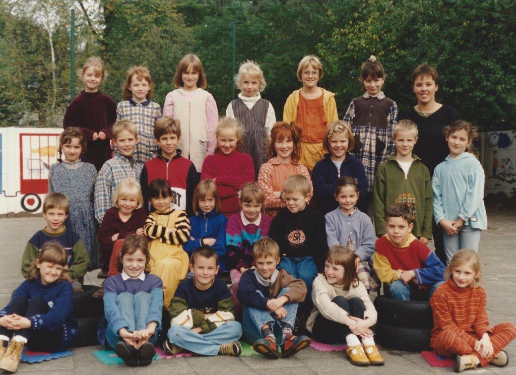 1998-1999 klasfoto 2e leerjaar Riet Verwimp, Sint Martinusschool, Vrije Gesubsidieerde School, Lindedreef 18.jpg