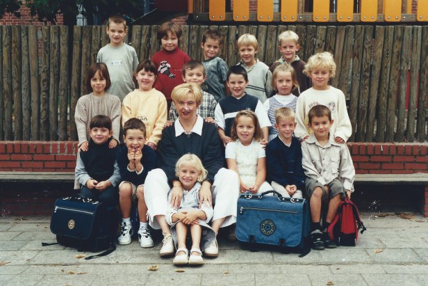 2000-2001 klasfoto 1e leerjaar, Maryse Peeters,Sint Martinusschool, Vrije Gesubsidieerde School, Lindedreef 18