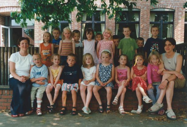 2000-2001 klasfoto 3e kleuterklas Chris Proost + Ann Goormans,Pierenbos Gemeenteschool Halle Lindedreef 18