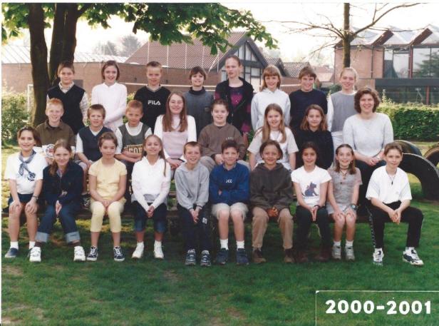 2000-2001 klasfoto 5e leerjaar Nesky Willems , Pierenbos Gemeenteschool Halle-Velden 2