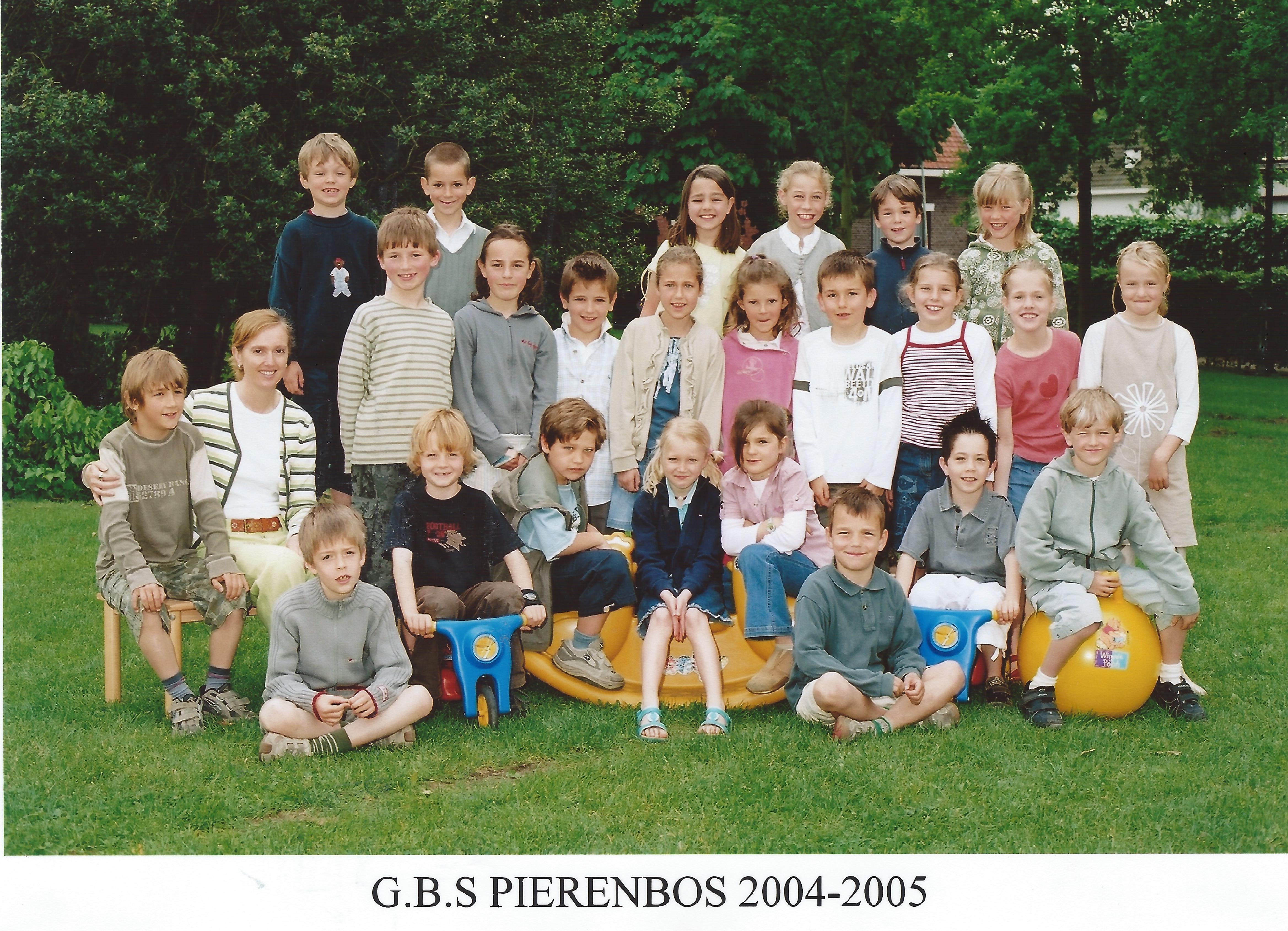 2004-2005 klasfoto 2e leerjaar Erna Renders, Pierenbos Gemeenteschool Halle-Velden 2.jpg