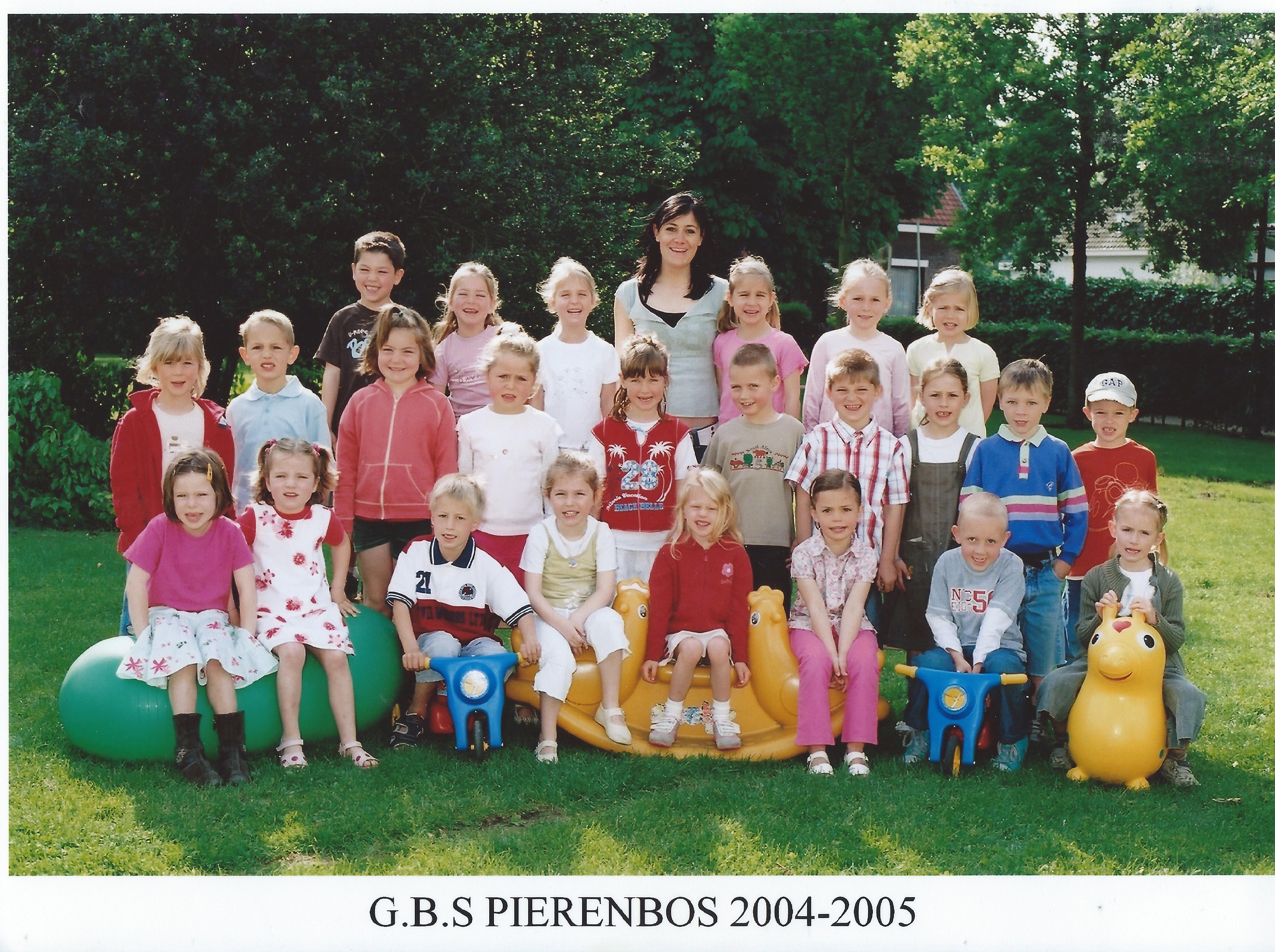 2004-2005 klasfoto 4e kleuterklas 4B Annabel ......., Pierenbos Gemeenteschool Halle-Velden 2.jpg