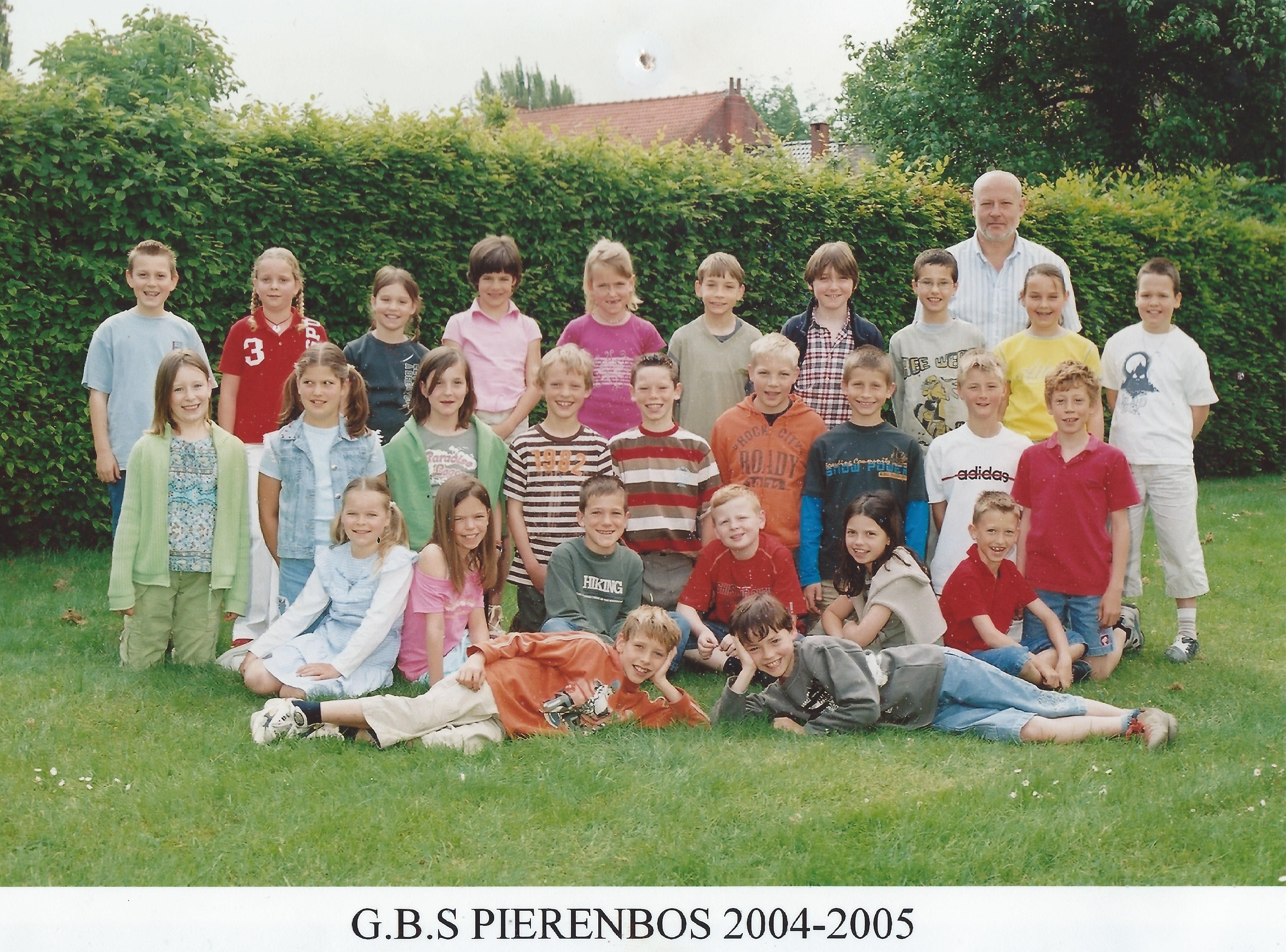 2004-2005 klasfoto 4e leerjaar Roger Theunen , Pierenbos Gemeenteschool Halle-Velden 2.jpg