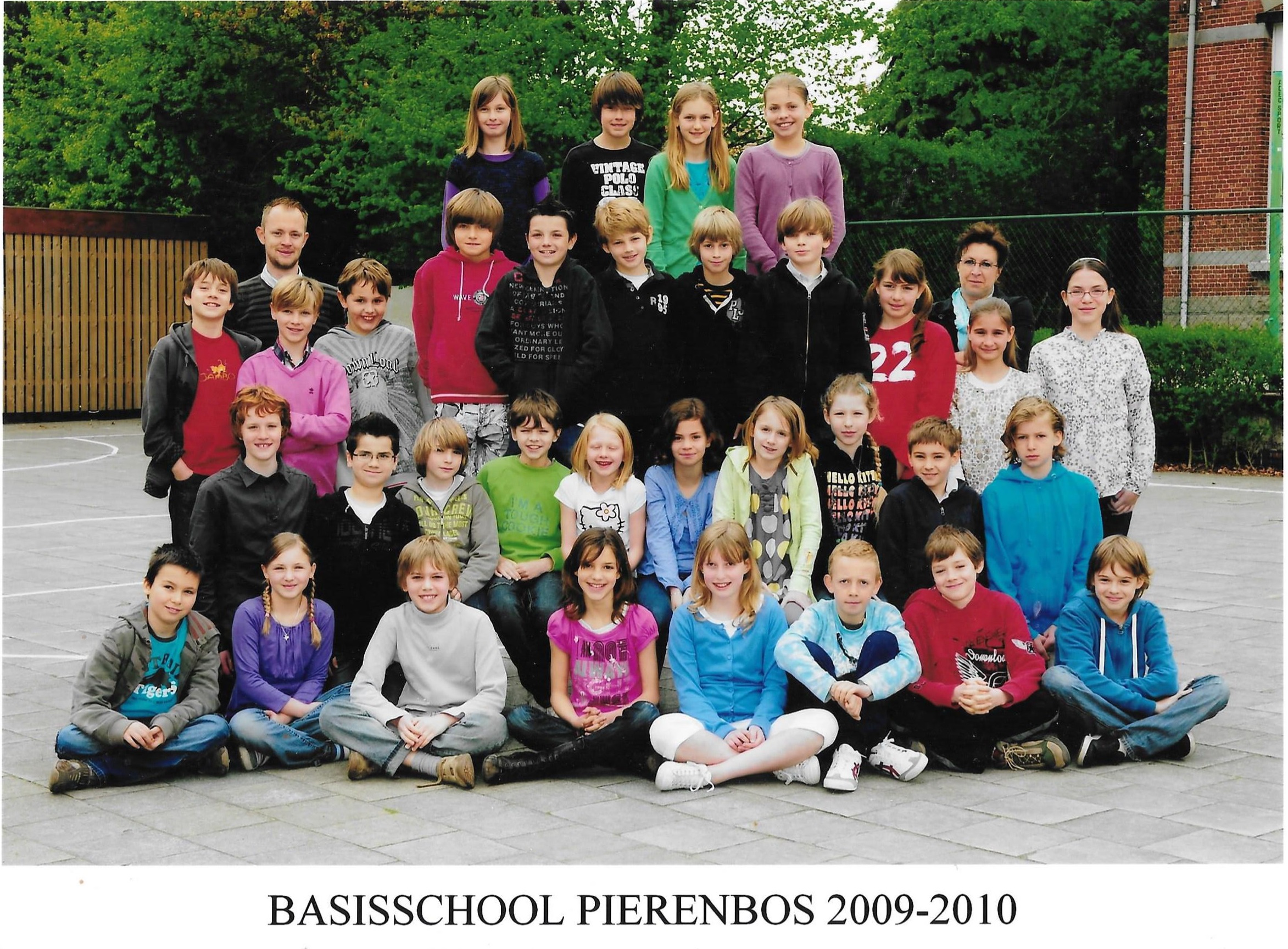 2009-2010 klasfoto 5e leerjaar, Geert Van Bastelaer,Pierenbos Gemeenteschool Lindedreef 18.jpg