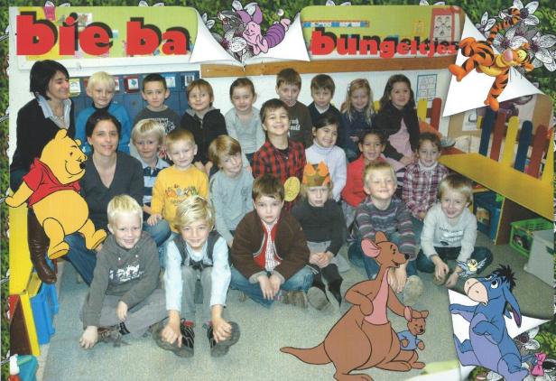 2010-2011 klasfoto kalender 2e+3e kleuterklas Ann Goormans + Gretel Van Dyck, Pierenbos Gemeenteschool Halle-Velden 2.jpg
