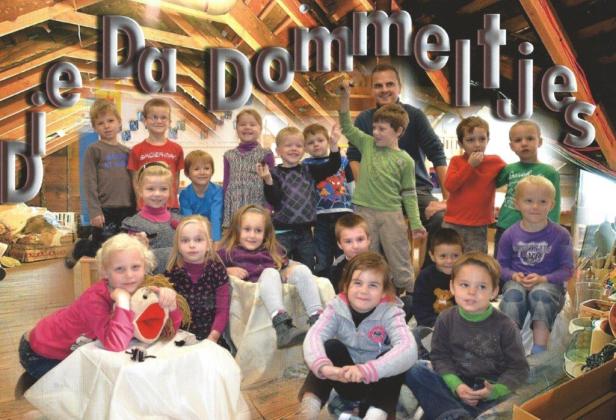 2011-2012 kalenderfoto 3e kleuterklas Ben Van Tilborgh Pierenbos Gemeenteschool Halle-Velden 2