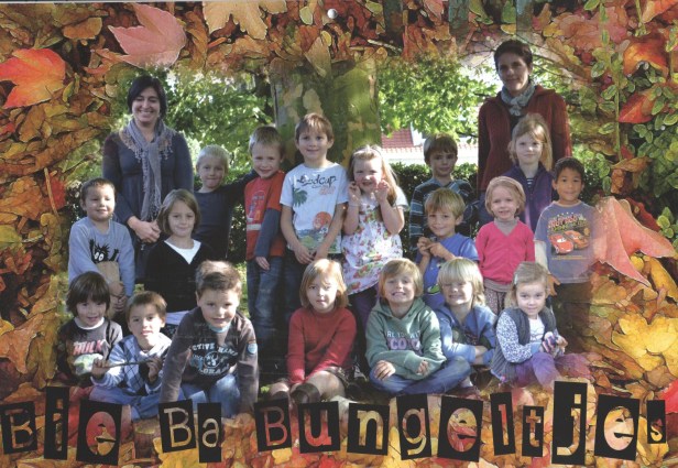 2011-2012 kalenderfoto 3e kleuterklas Gretel Van Dyck + Ann Goormans, Pierenbos Gemeenteschool Halle-Velden 2