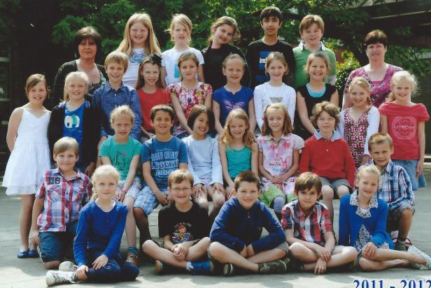 2011-2012 klasfoto 3e leerjaar Maria Aertse en Marianne de la Montagne, Pierenbos Gemeenteschool Halle-Velden 2