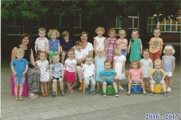 2016-2017 klasfoto 1e kleuterklas Annick Kennis  + Ann Truyen Pierenbos,Gemeenteschool, Lindedreef 18 foto 2.jpg