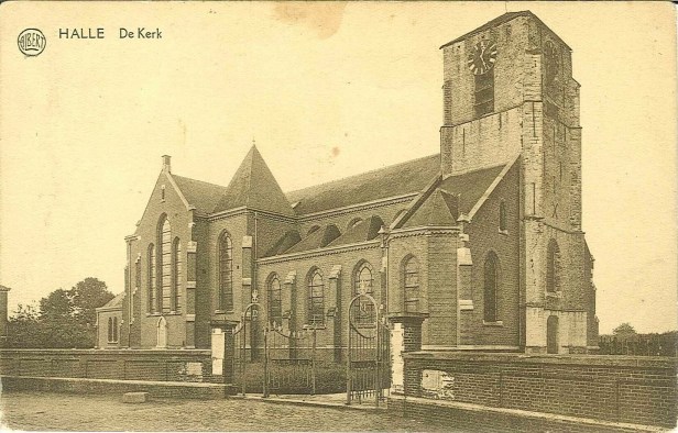 kerk met ommmurde begraafplaats voor 1945